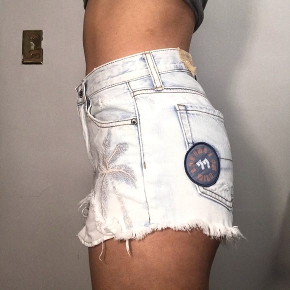 Shorts - Picture 4 of 4